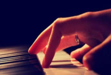 伟大见证伟大！库里生涯已经15次轰下50+ 詹姆斯生涯共14次.